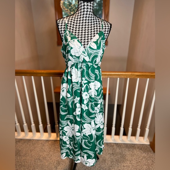 Cupshe midi green floral dress NEW! ✨ - Picture 2 of 5